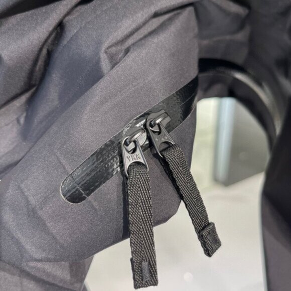 Arc’teryx Beta Series Beta LT Hooded Hardshell Jacket - Picture 8 of 9